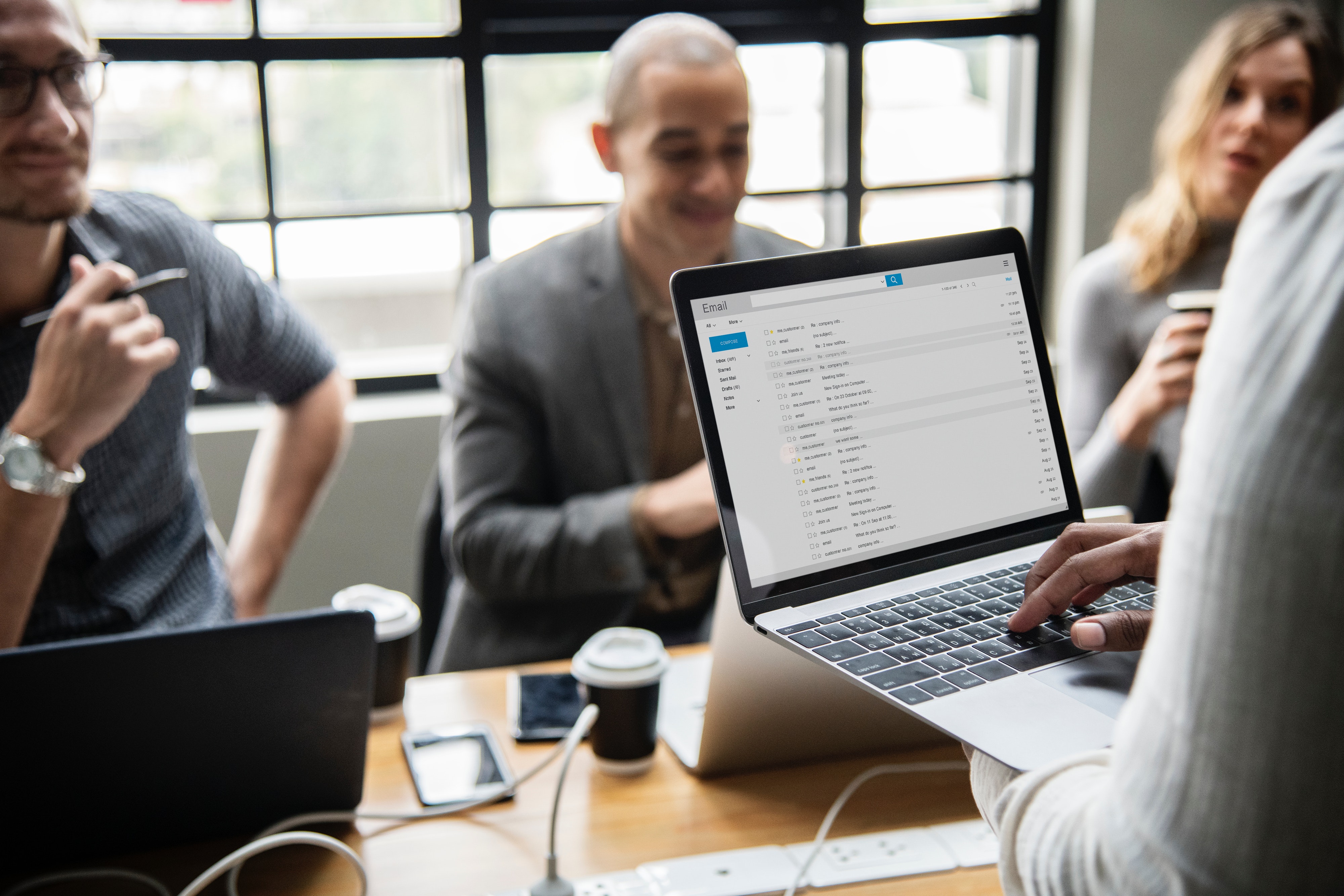 Quais são as vantagens de um e-mail corporativo personalizado?